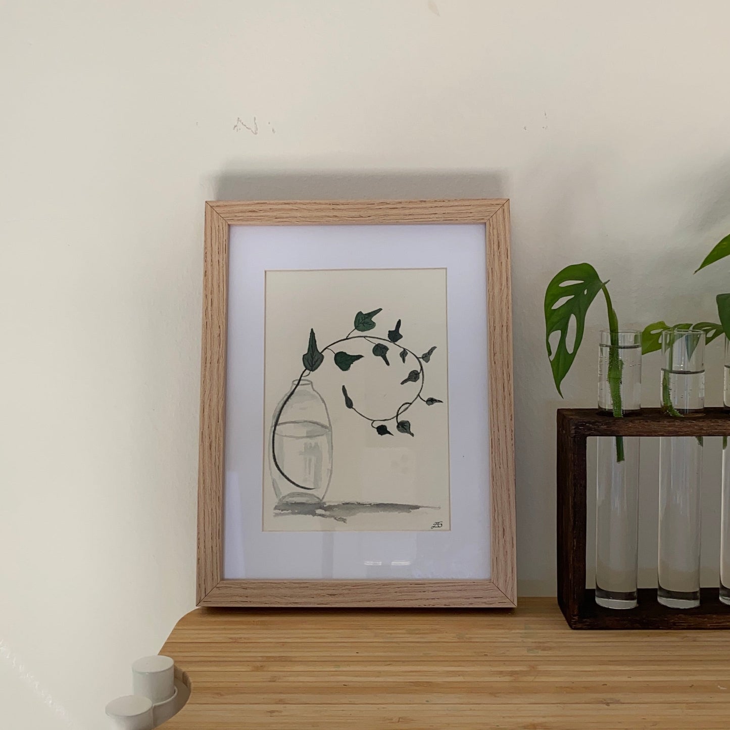 lvy ln Vase
